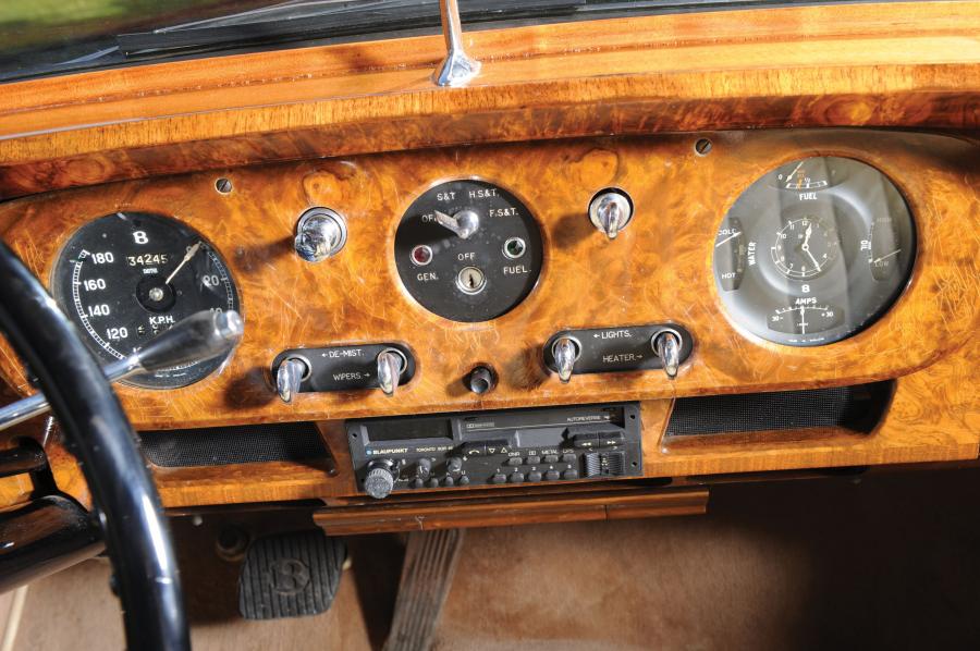 Панель приборов Bentley S1 Saloon 1958 года  (фото 6 из 12)